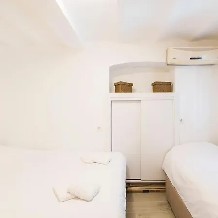 Beautiful 2br House W/ac 400meters Taksim Square Διαμέρισμα Κωνσταντινούπολη