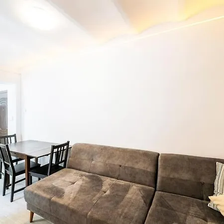 Beautiful 2br House W/ac 400meters Taksim Square