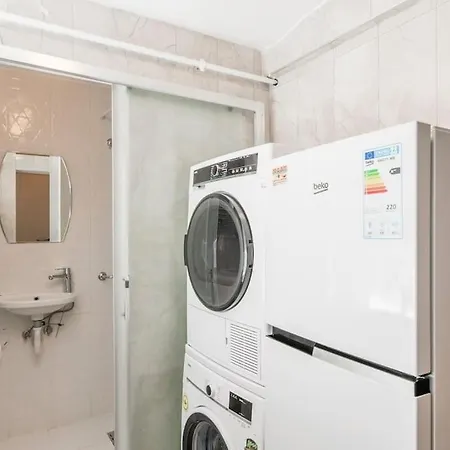 Beautiful 2br House W/ac 400meters Taksim Square Appartamento