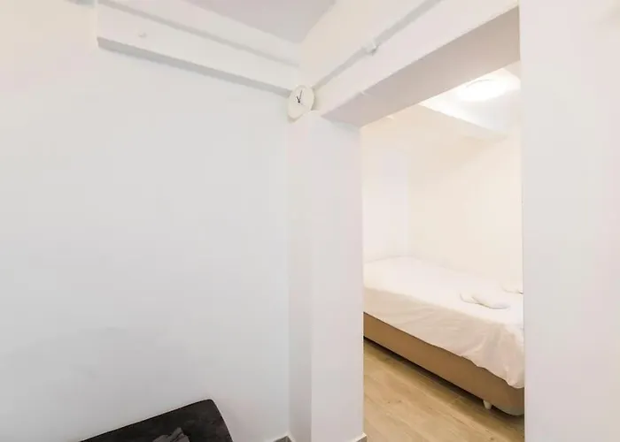 公寓 Beautiful 2br House W/ac 400meters Taksim Square *