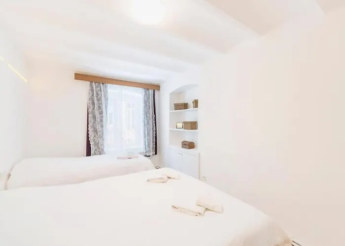 Beautiful 2br House W/ac 400meters Taksim Square 公寓