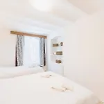 Beautiful 2br House W/ac 400meters Taksim Square Daire