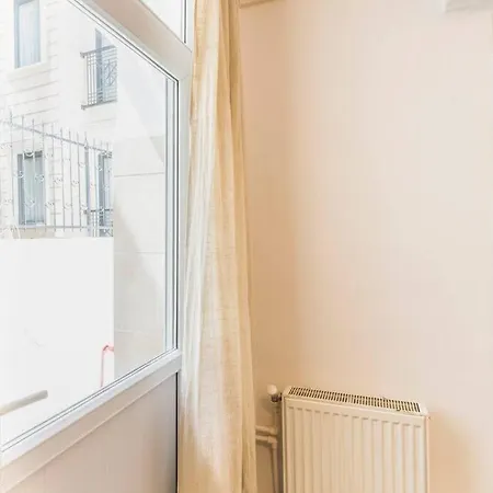 Beautiful 2br House W/ac 400meters Taksim Square Daire *